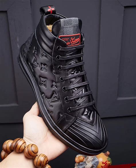 scarpe louis vuitton uomo fluo|Sneakers di lusso uomo, scarpe da uomo .